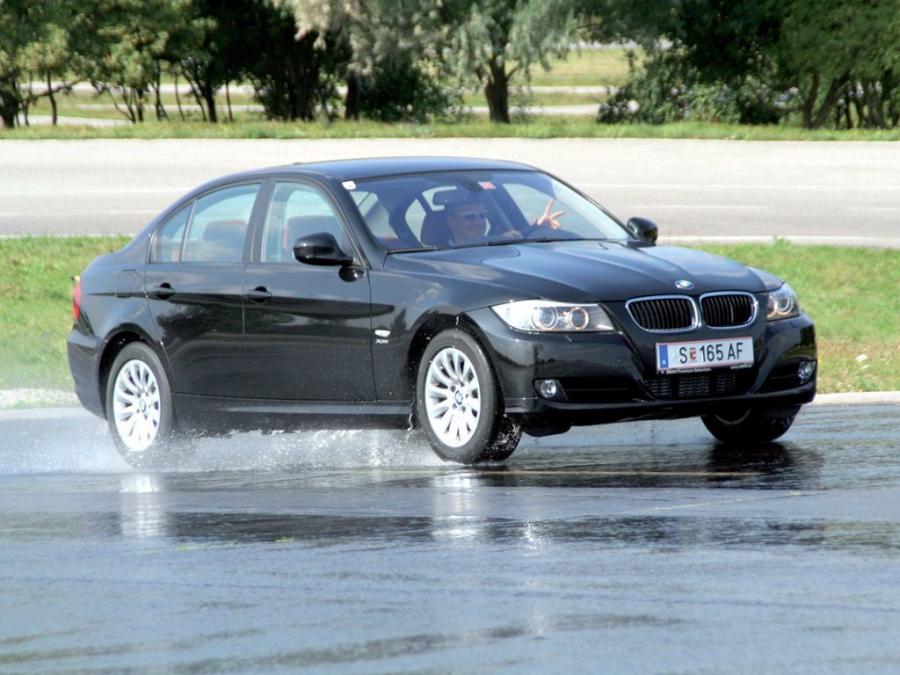  BMW 320d xDrive Sedan 2008 года  (фото 2 из 10)